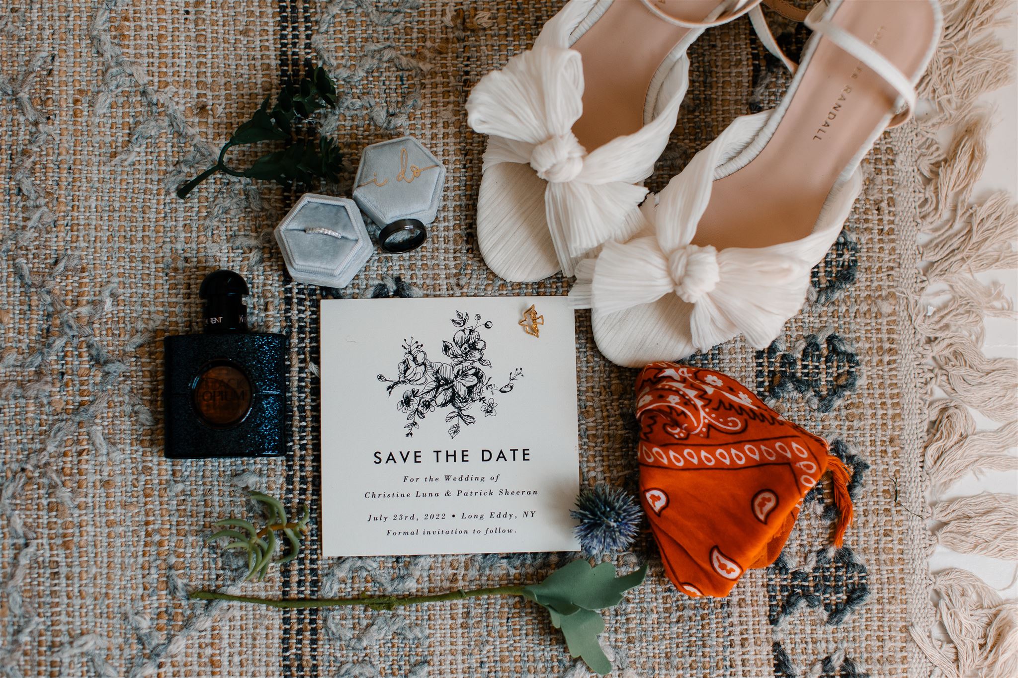 timeline of wedding planning - ordering wedding save the dates and invitations
